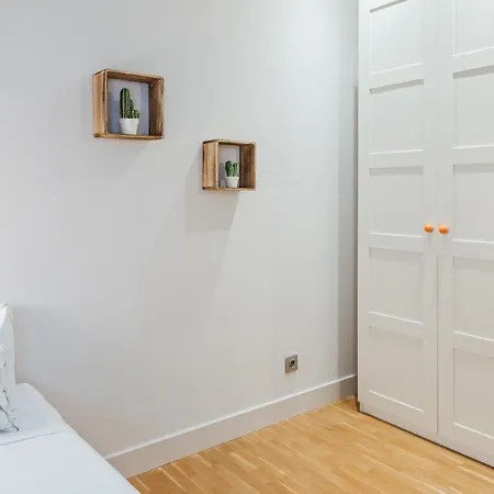 Amazing 2 Bed Apt, Sleeps 6 Nr Eixample Apartment *