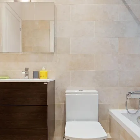 Amazing 2 Bed Apt, Sleeps 6 Nr Eixample Apartment Barcelona