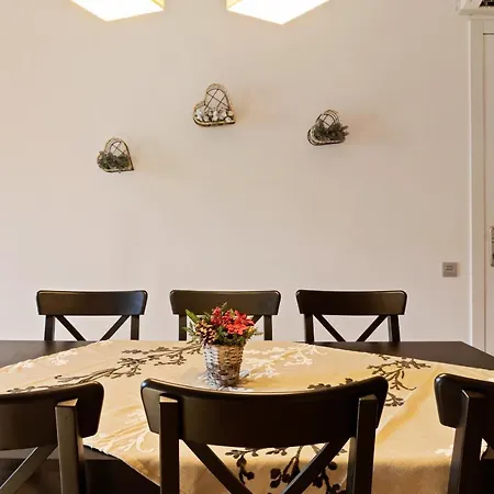 Amazing 2 Bed Apt, Sleeps 6 Nr Eixample