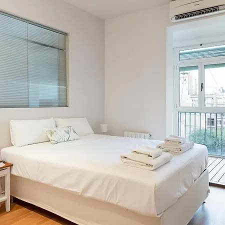 Amazing 2 Bed Apt, Sleeps 6 Nr Eixample