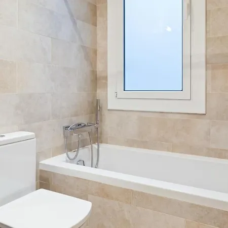 Amazing 2 Bed Apt, Sleeps 6 Nr Eixample *