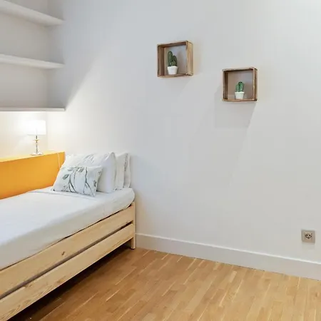 Amazing 2 Bed Apt, Sleeps 6 Nr Eixample Barcelona